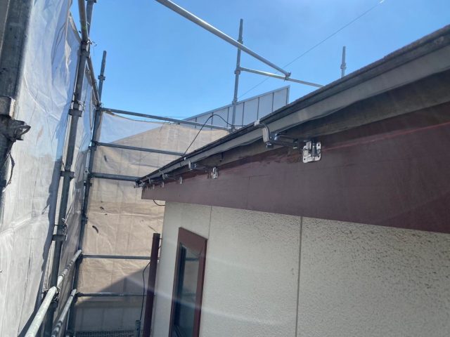 加古川市の樋交換に伴う金物の設置